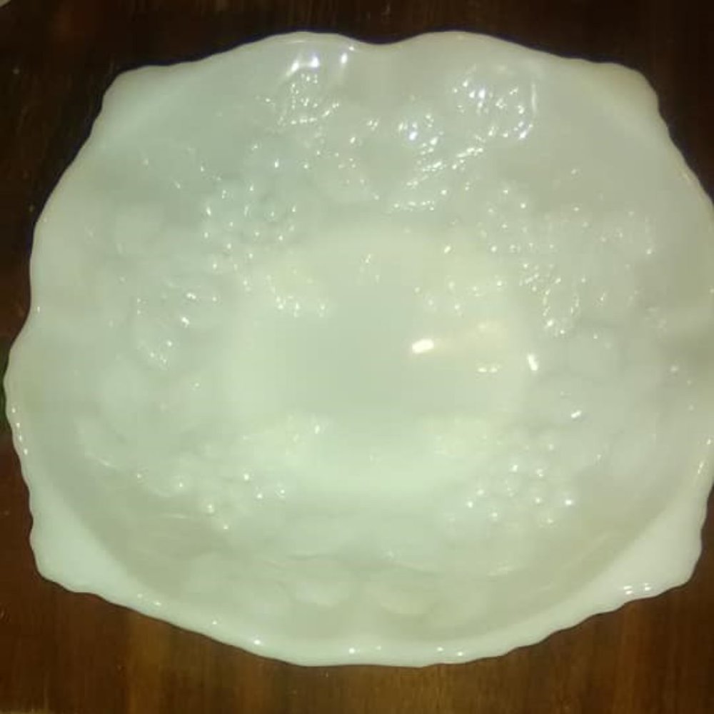 Vintage Milk Glass Fruit Bowl Platter 10"
